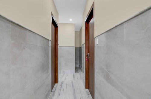 Thakurpukur Hotel | Super Collection O Tollygunge Metro Station Kolkata Formerly Mahamaya Step Inn