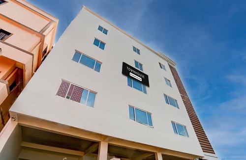 Bhubaneshwar House | Super Deluxe RoomHotel Pratee Heights
