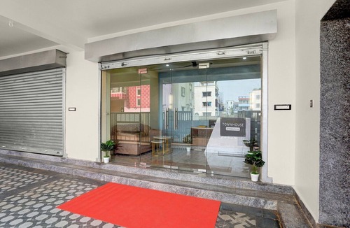 Bhubaneshwar House | Super Deluxe RoomHotel Pratee Heights