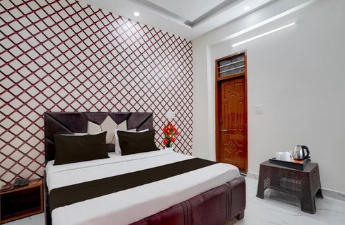 Mohali Hotel | Super Hotel O by OYO ISBT Mohali Formerly Holiday Spot