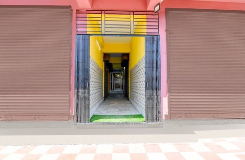 Asansol House | Super Hotel O Chittaranjan Railway Station