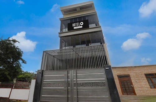 Ayodhya House | Super Hotel O Maharshi Valmiki
