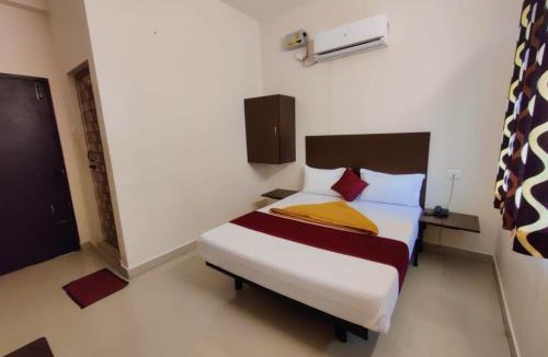 Maduravoyal Hotel | Super Hotel O Red Moon Residency