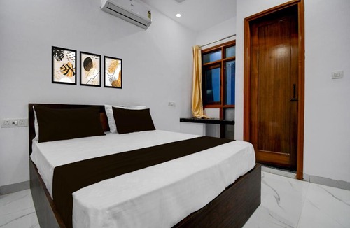 Gomti Nagar Hotel | Super HOTEL O SHIVA PARADISE