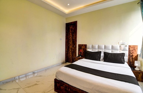 Kolkata Hotel | Super OYO Collection O The Hastings Club