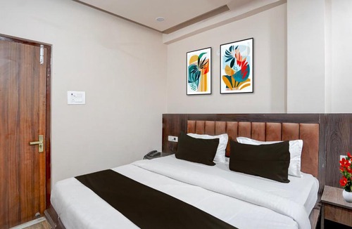 Kanpur Hotel | Super OYO Townhouse Oak Fazalganj Formerly RR Grand