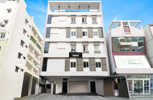 Hyderabad House | Super Townhouse Alwal Road