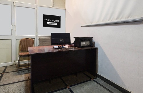 Hyderabad House | Super Townhouse Alwal Road