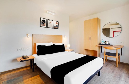 BTM 2nd Stage Hotel | Super Townhouse BTM Layout Near Madiwala Lake Formerly Q Rooms