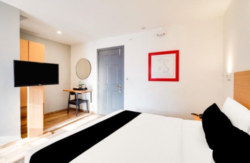 BTM 2nd Stage Hotel | Super Townhouse BTM Layout Near Madiwala Lake Formerly Q Rooms
