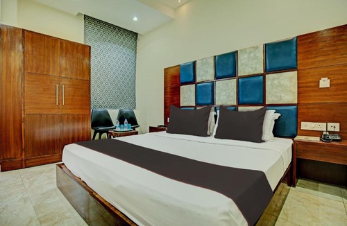 Zirakpur Hotel | Super Townhouse by OYO Eastern View Formerly Vihaan Residency