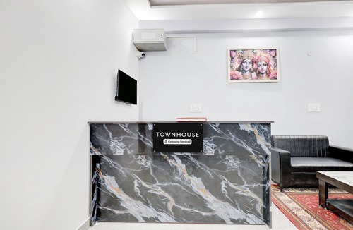 Delhi House | Super Townhouse Mandoli Metro Station