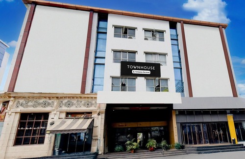 Hyderabad House | Super Townhouse Narayanaguda Metro