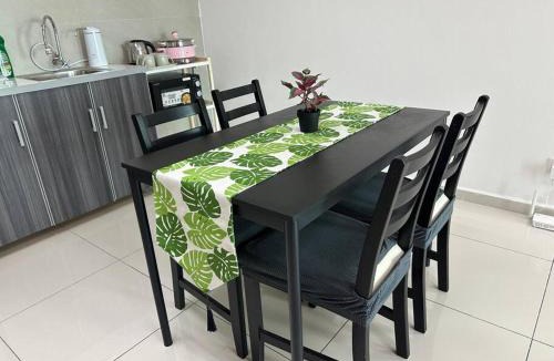 Kampung Sepuluh Apartment | Superb Airport 2BR Suite# Straits Intl# MsgChair