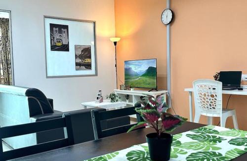 Kampung Sepuluh Apartment | Superb Airport 2BR Suite# Straits Intl# MsgChair