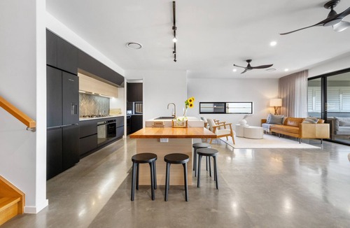 Banora Point House | SUPERB LUXURY HOME - CONVENIENT LOCATION