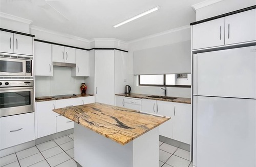 Trinity Beach Apartment | Superior Seaview 1 Bedroom Apartment With Seaview's