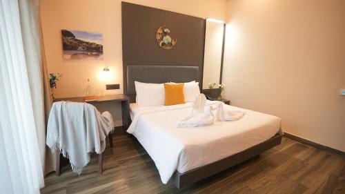 Candolim Hotel | Surf and Sand
