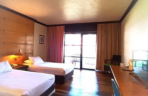 Kampung Ru Tapai Hotel | Sutra Beach Resort