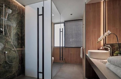 Golden Triangle Hotel | Swank Upscale Hotel Urban Room @Bukit Bintang