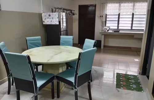 Taman Pakatan House | Sweet Memory Home—cozy local stay near Tambun, steps from food shops.