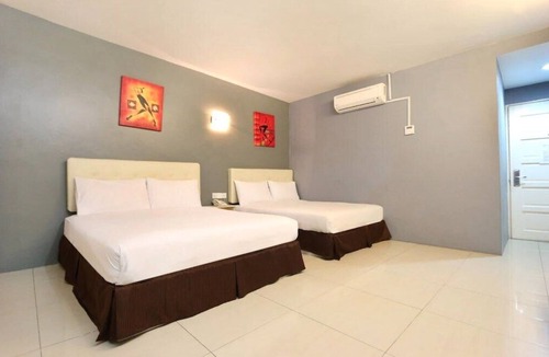 The Strand Hotel | Swing and Pillows at PJ KD