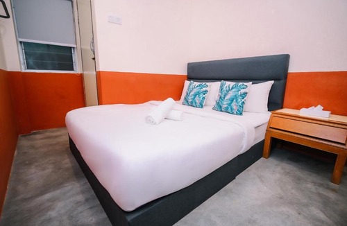Chinatown Hotel | Swing & Pillows - 75 Chulia St, Georgetown Penang