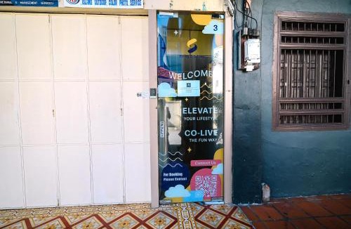 Chinatown Hotel | Swing & Pillows - 87 Chulia St, Georgetown Penang