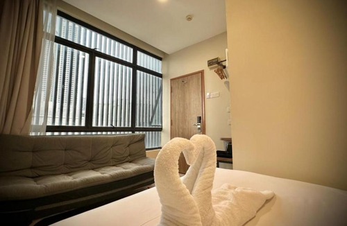 Bandar Tun Razak Hotel | Swing & Pillows - The Earth, Bukit Jalil