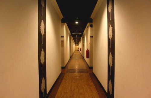 Downtown Kota Kinabalu Hotel | Switz Paradise Hotel - 5 minute walk to Centre Point and 10 minute walk to waterfront-