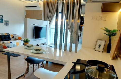 Seri Kembangan Apartment | Symphony Tower Studio # 4 with balcony