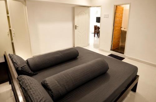 Parthasarathy Puram Apartment | T Nagar -S1- 2BHK Aparthotel Shopping central II FLOOR