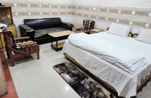 Bhiwani Hotel | Taj Guest House