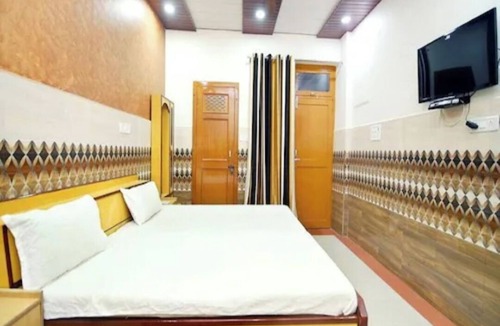 Bhiwani Hotel | Taj Guest House