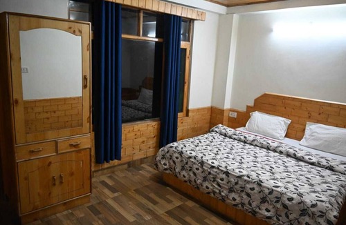 Vashist Hotel | Taj Guest House