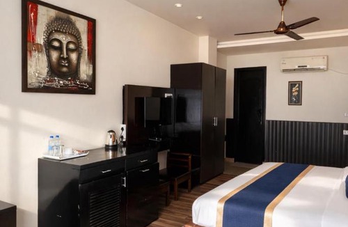 McLeod Ganj Hotel | Tata Vista By Vaikunth - McLeod Ganj-Centrally Heated & Air Cooled # Near Mall Road # Big Parking # Lift #Spacious Rooms # Most Awarded # Property Of The Year #