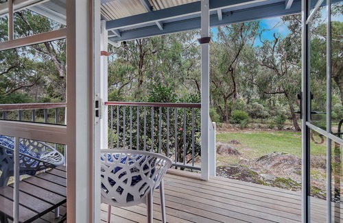 Diamondvale Cottage | Tea Tree Cottage, luxury 2 bedroom cottage at Diamondvale Estate with fireplace