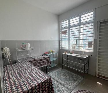 Gual Periok House | Teacher Anis's Homestay