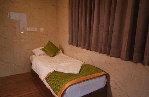 Enathur Hotel | Temple Town Stay
