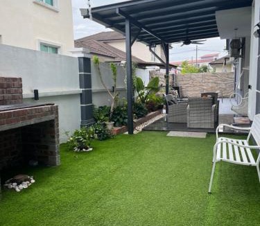 Durian Tunggal House | Teratak DKrubong Homestay with Private Pool
