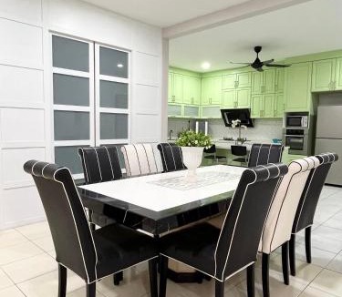 Durian Tunggal House | Teratak DKrubong Homestay with Private Pool