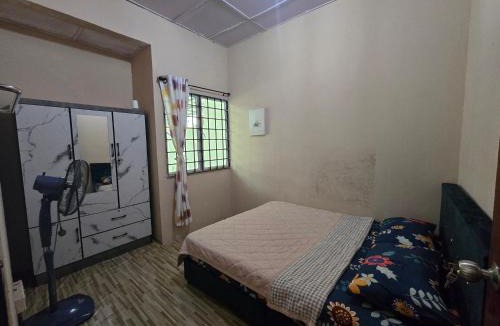 Kawasan Perindustrian Mara House | Teratak Perantau Homestay - Dekat Dengan Airport KB