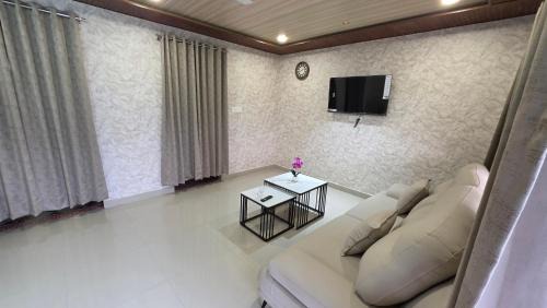 Amritpur Apartment | The Alpine Lakeview suite 2