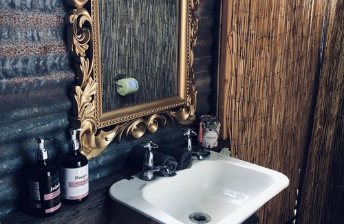Coonabarabran Cabin | ❤️ The Beau Van :: Rustic Boho Unique ♥️