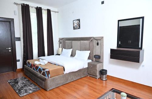 Naukuchiyatal Hotel | The Blossom Glee