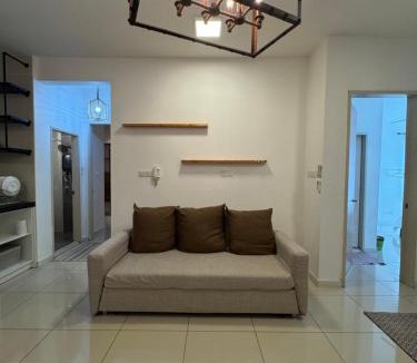 Penampang Apartment | The Borneo Suite, 5 mins to Airport, 6-10 Guests , 2 Car Parks