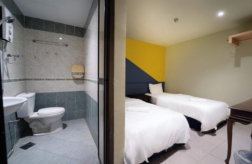 Taman Johor Jaya Hotel | The Colony By Cactus Hotel Johor Jaya