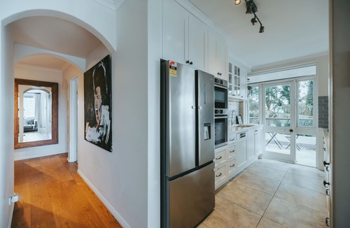 Wollstonecraft Apartment | The Crows Nest Retreat - perfect for six people!