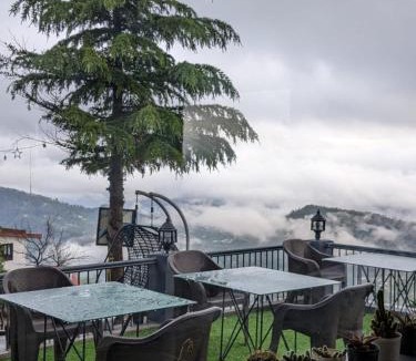 Mukteshwar Hotel | THE FOX RETREAT
