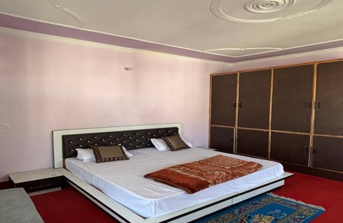 Gobind Dham Hotel | The Gauri Huts And Restaurant